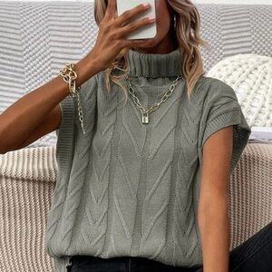 🩷SOLD🩷 Short Sleeve Turtleneck Sweater